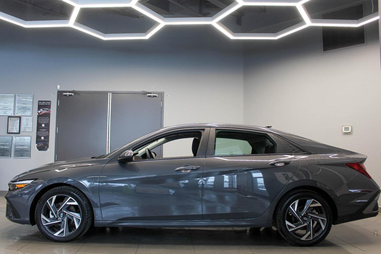 2024 Hyundai Elantra Preferred HEATED SEATS/STEERING WHEELS - APPLE CARPLAY AND ANDROID AUTO - CLOTH UPHOLSTERY Photo