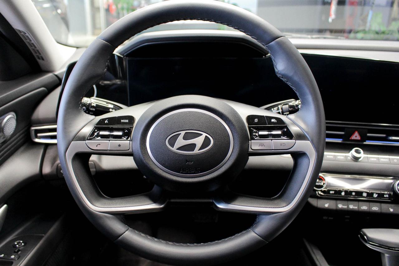 2024 Hyundai Elantra Preferred HEATED SEATS/STEERING WHEELS - APPLE CARPLAY AND ANDROID AUTO - CLOTH UPHOLSTERY Photo