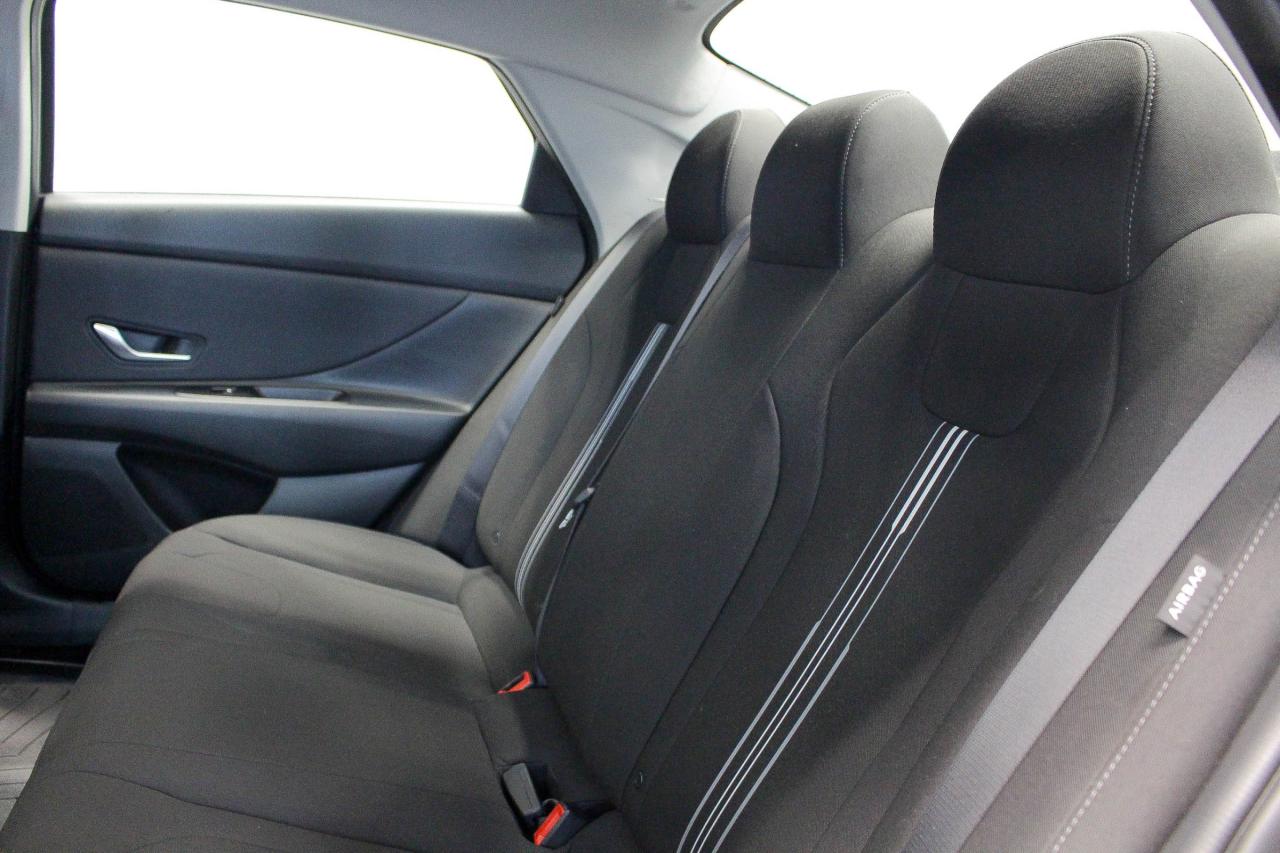 2024 Hyundai Elantra Preferred HEATED SEATS/STEERING WHEELS - APPLE CARPLAY AND ANDROID AUTO - CLOTH UPHOLSTERY Photo