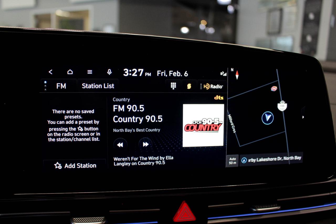 2024 Hyundai Elantra Preferred HEATED SEATS/STEERING WHEELS - APPLE CARPLAY AND ANDROID AUTO - CLOTH UPHOLSTERY Photo