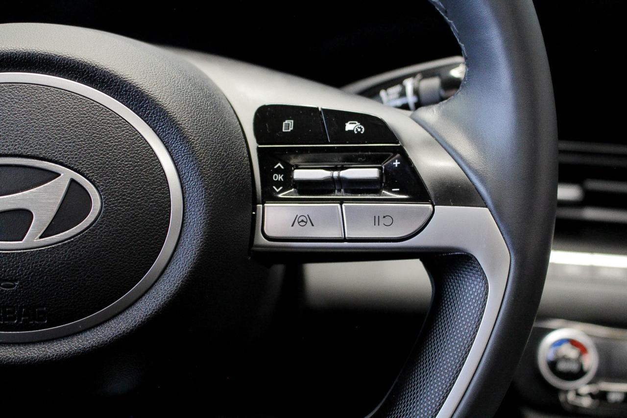 2024 Hyundai Elantra Preferred HEATED SEATS/STEERING WHEELS - APPLE CARPLAY AND ANDROID AUTO - CLOTH UPHOLSTERY Photo