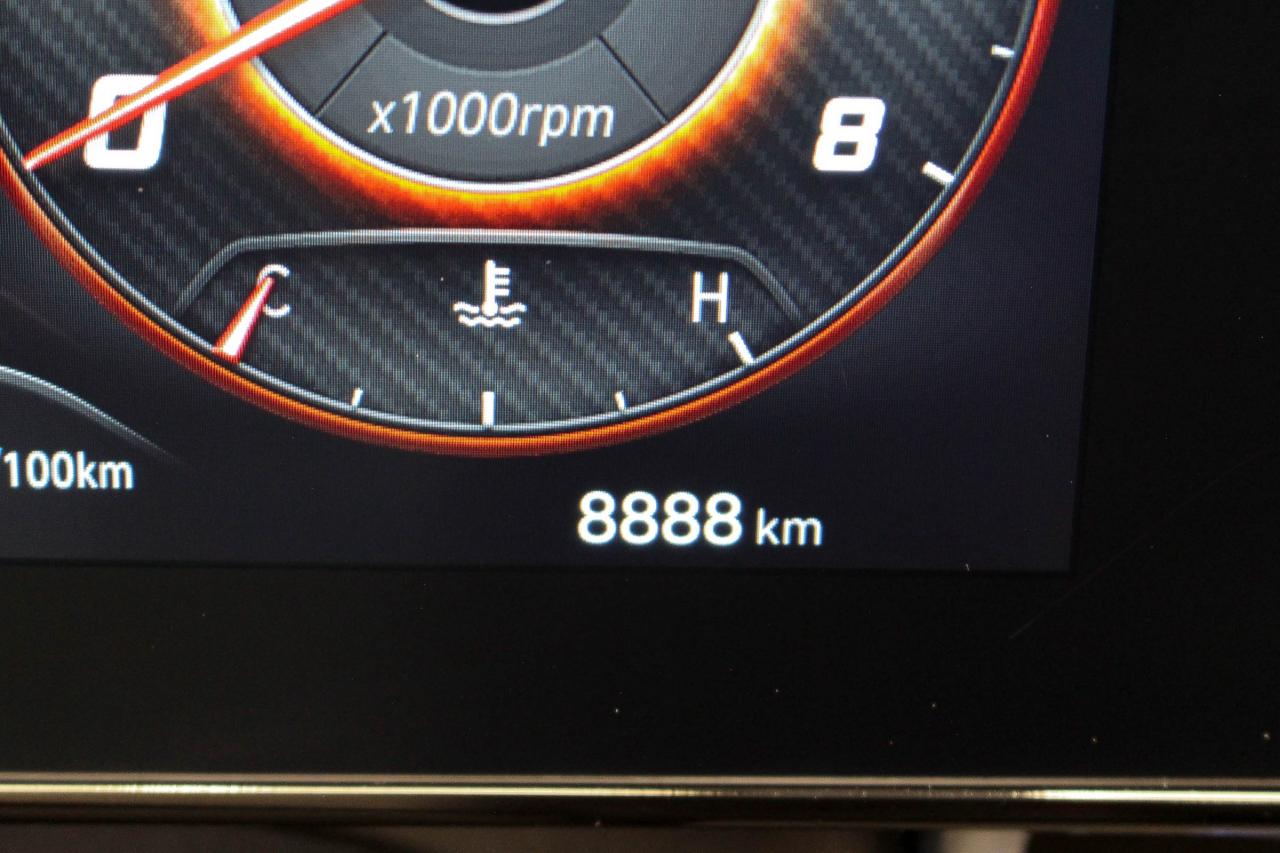 2024 Hyundai Elantra Preferred HEATED SEATS/STEERING WHEELS - APPLE CARPLAY AND ANDROID AUTO - CLOTH UPHOLSTERY Photo