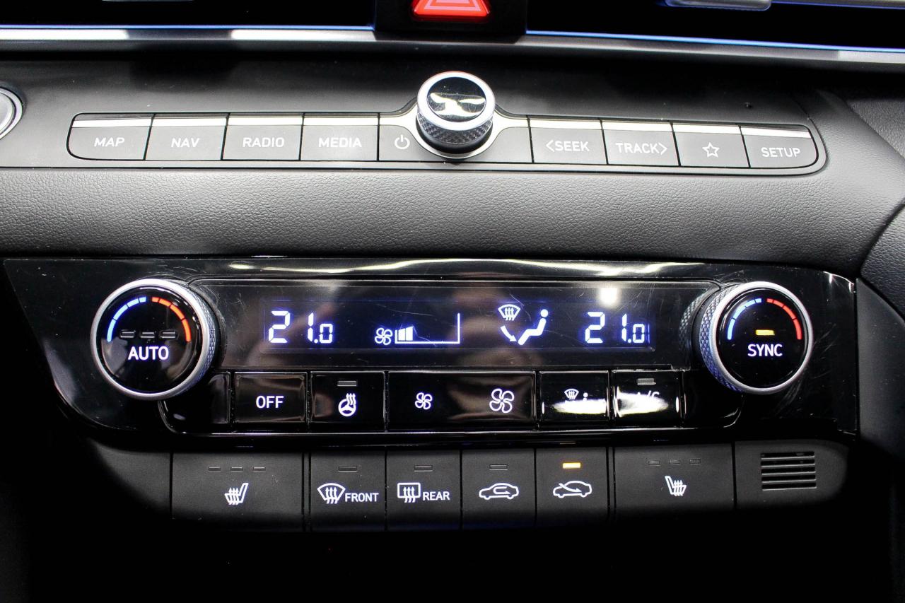 2024 Hyundai Elantra Preferred HEATED SEATS/STEERING WHEELS - APPLE CARPLAY AND ANDROID AUTO - CLOTH UPHOLSTERY Photo