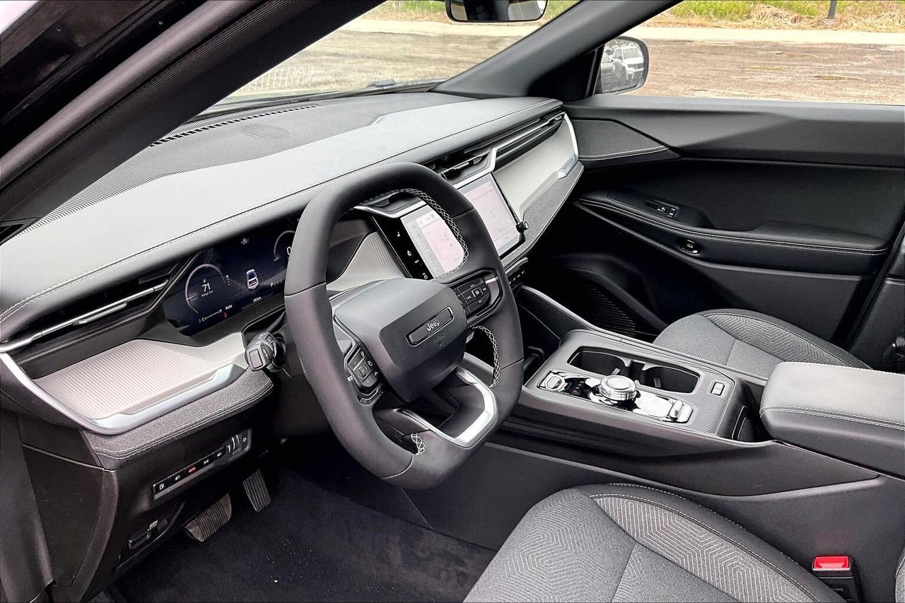 2026 Jeep Cherokee LAREDO | Turbo HYBRID | Heated Seats & Wheel Photo