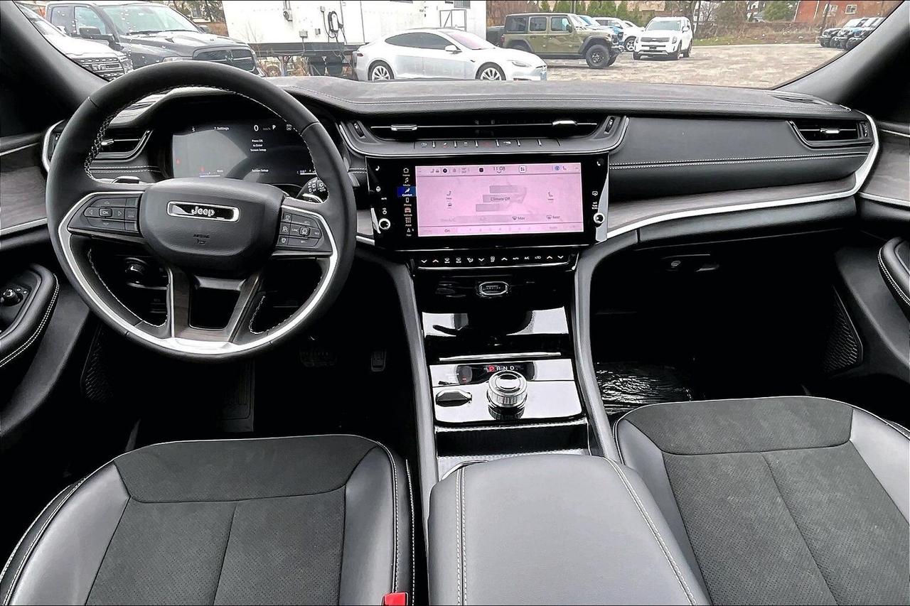 2026 Jeep Grand Cherokee ALTITUDE 4X4  Leather | Power SunRoof | 20" Wheels Photo4