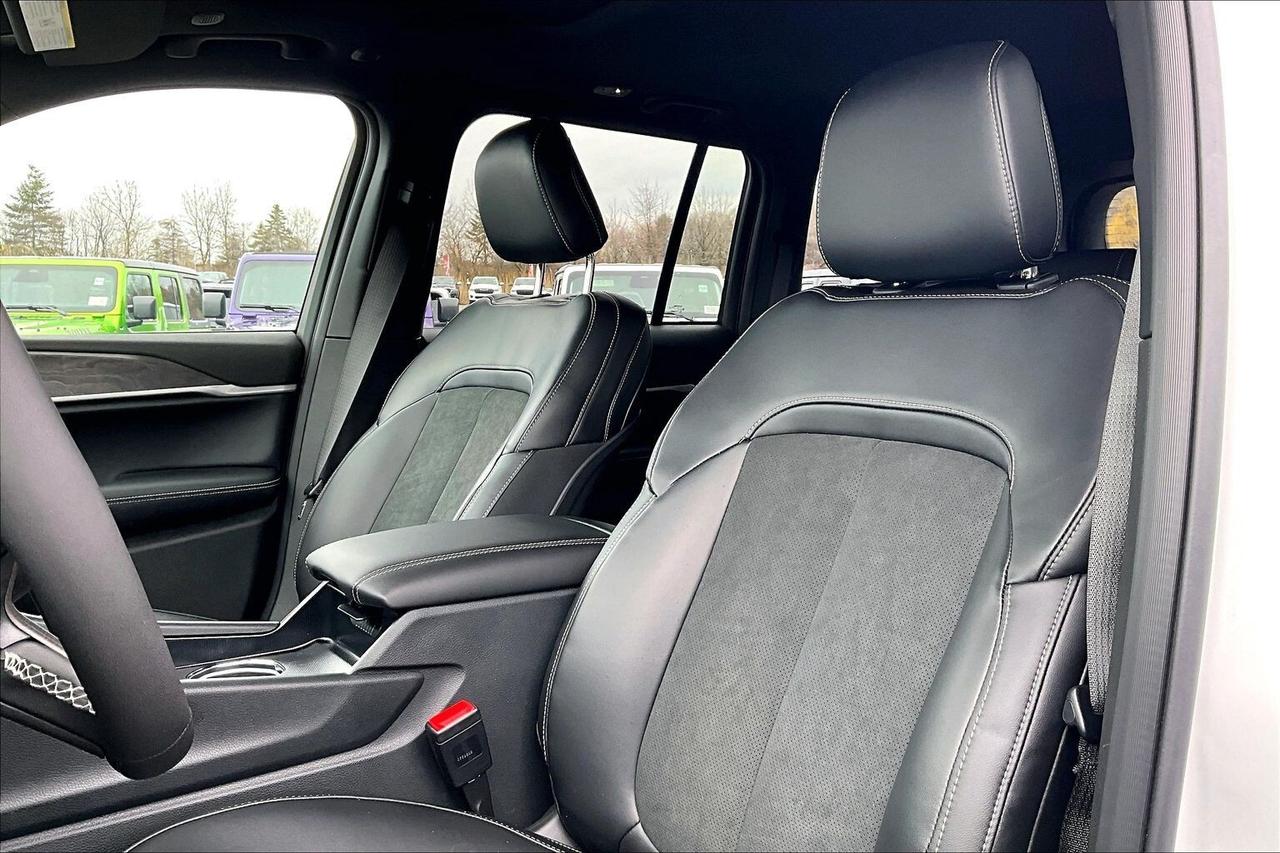 2026 Jeep Grand Cherokee ALTITUDE 4X4  Leather | Power SunRoof | 20" Wheels Photo