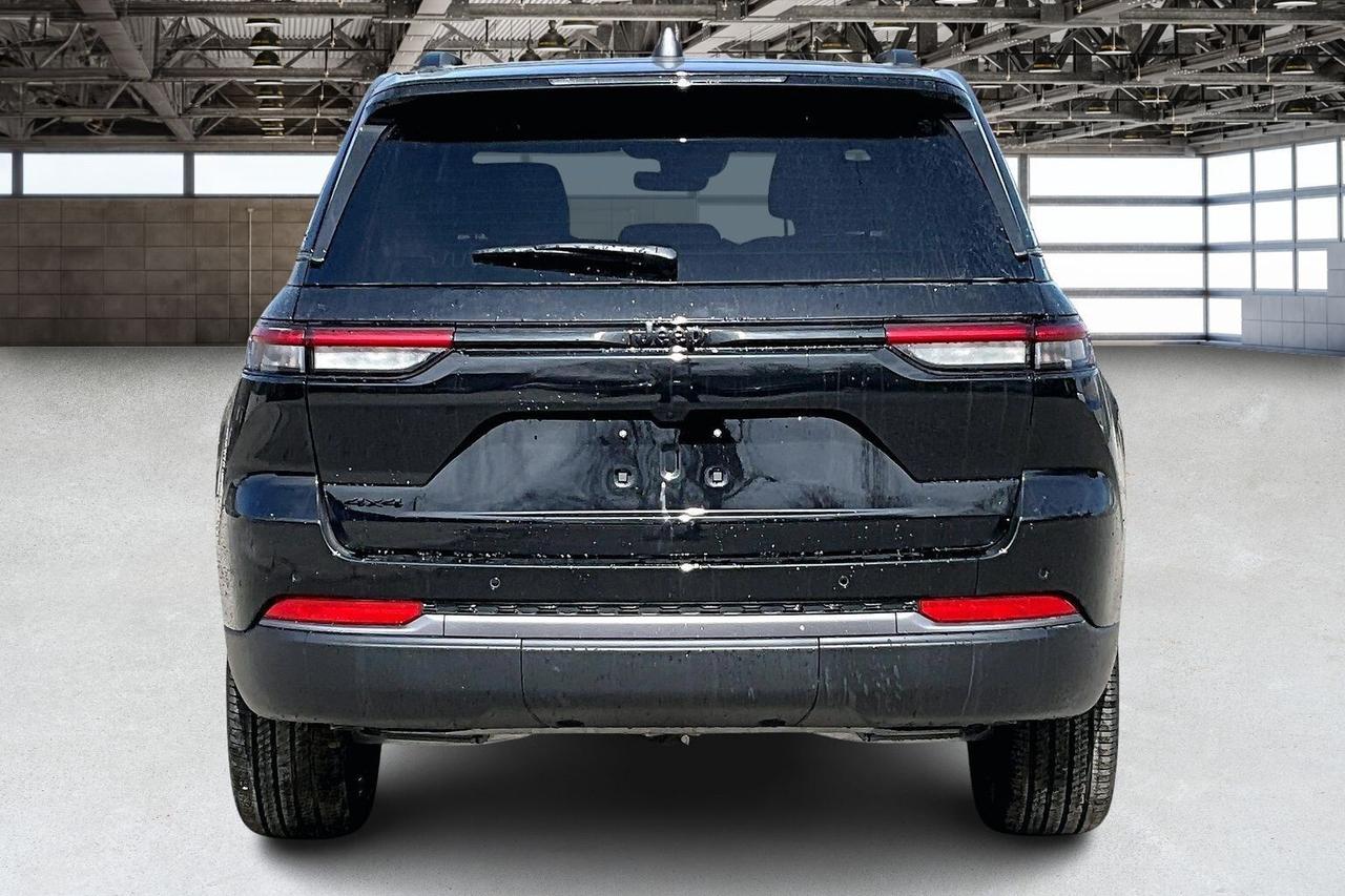 2026 Jeep Grand Cherokee ALTITUDE 4X4  Leather | Power SunRoof | 20" Wheels Photo