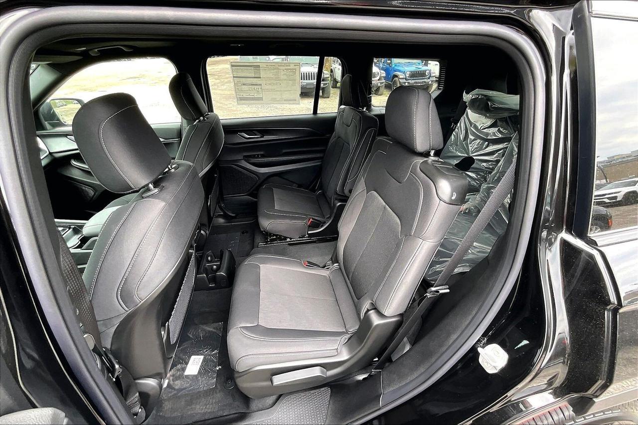 2026 Jeep Grand Cherokee L LAREDO X | Sunroof | Remote Start | Power Liftgate Photo