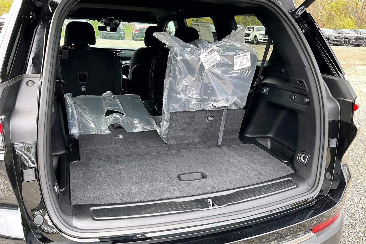 2026 Jeep Grand Cherokee L LAREDO X | Sunroof | Remote Start | Power Liftgate Photo