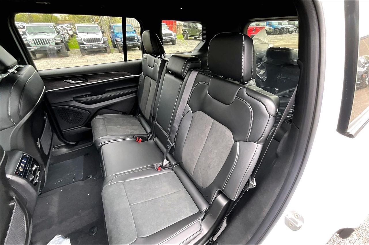 2026 Jeep Grand Cherokee L ALTITUDE 6-PASS  Leather | Power Sunroof | Tow Pkg Photo