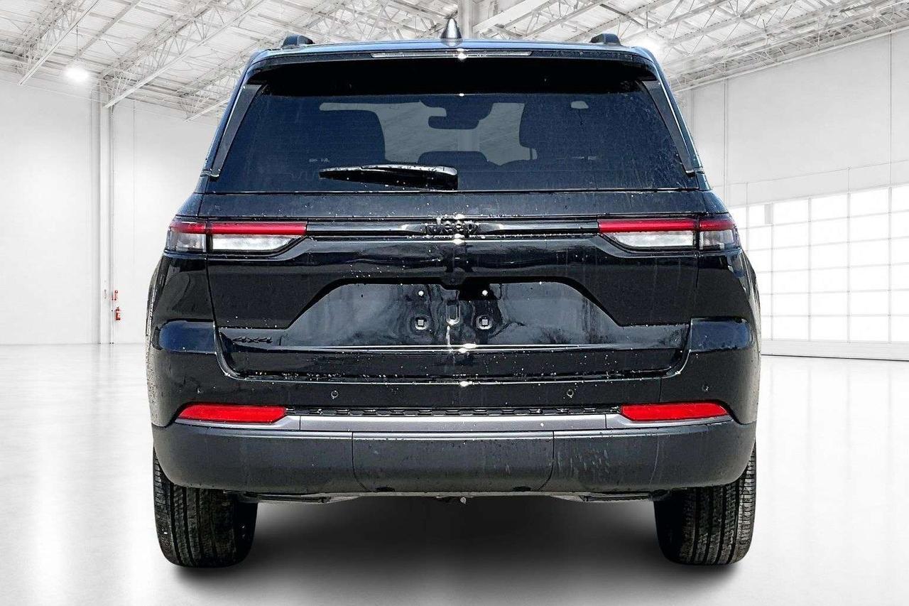 2026 Jeep Grand Cherokee ALTITUDE 4X4 | Leather | 20" Wheels | Pwr Liftgate Photo3
