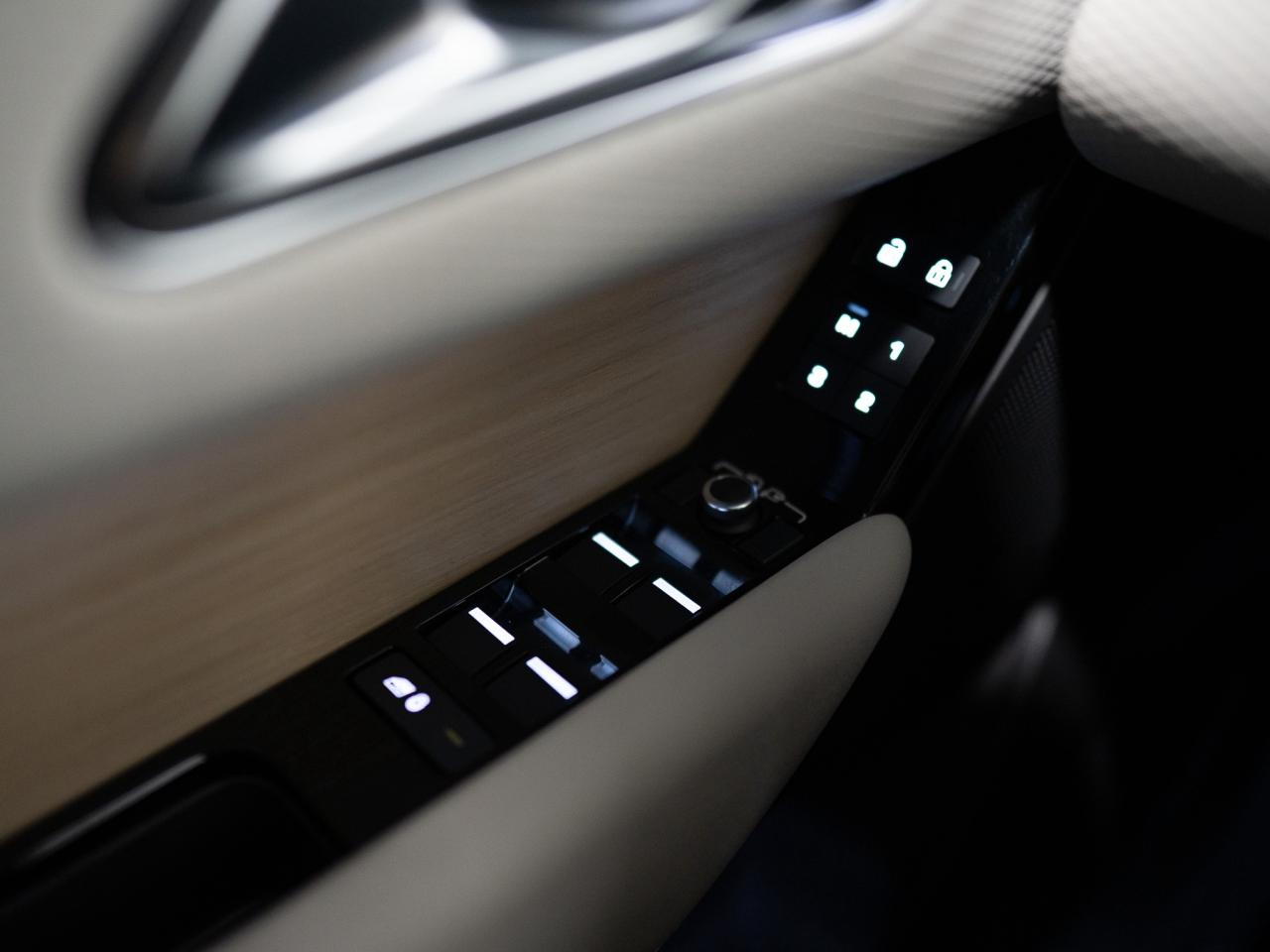 2023 Land Rover Range Rover Velar P340 | R-DYNAMIC S | MERIDIAN | PANO | 20 IN Photo