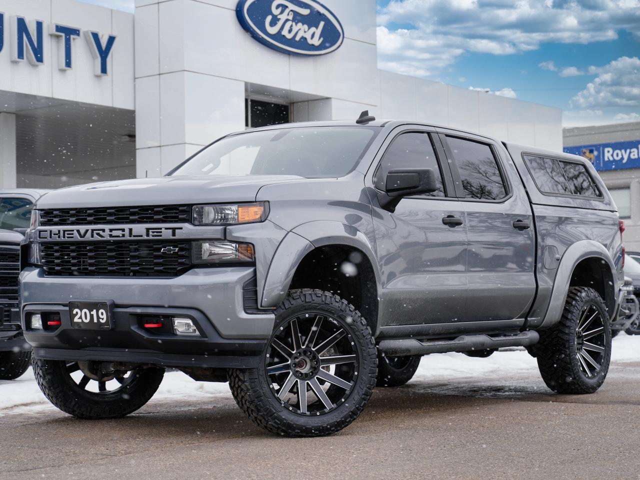 2019 Chevrolet Silverado 1500 CUSTOM | TRUCK CAP | LEVEL KIT/ SUPER CLEAN! Photo