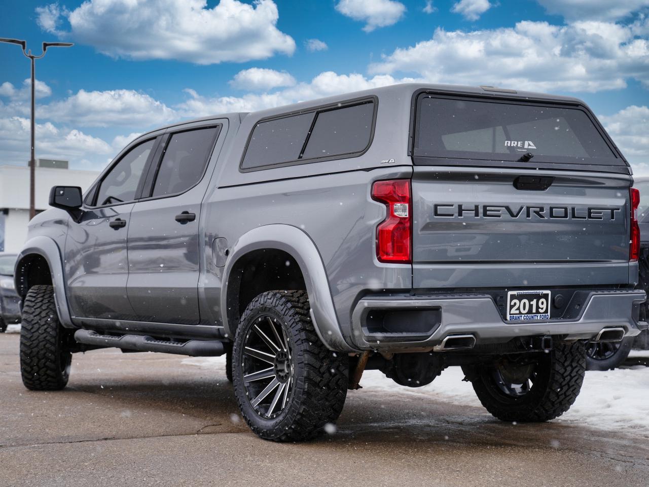 2019 Chevrolet Silverado 1500 CUSTOM | TRUCK CAP | LEVEL KIT/ SUPER CLEAN! Photo4