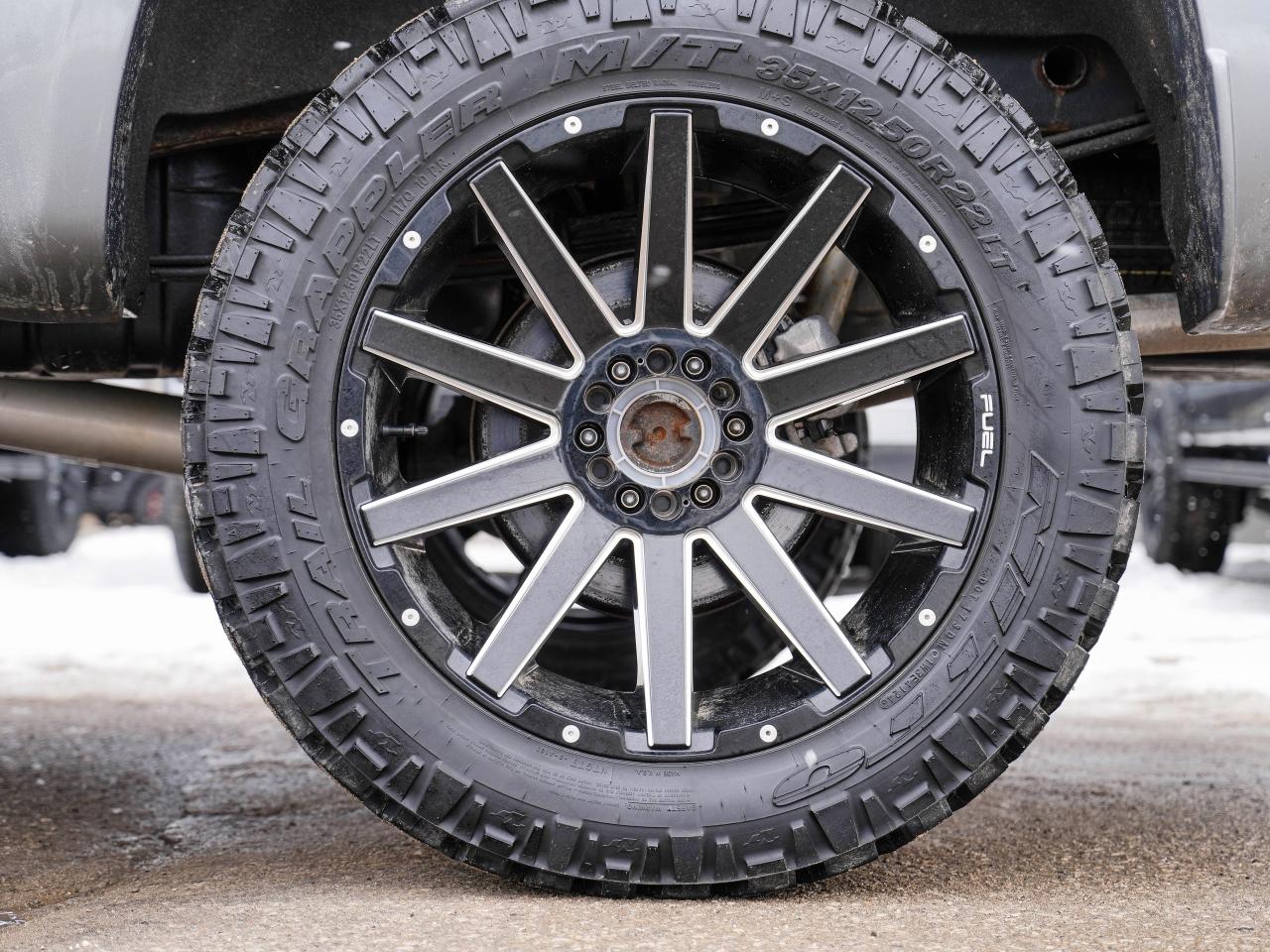 2019 Chevrolet Silverado 1500 CUSTOM | TRUCK CAP | LEVEL KIT/ SUPER CLEAN! Photo