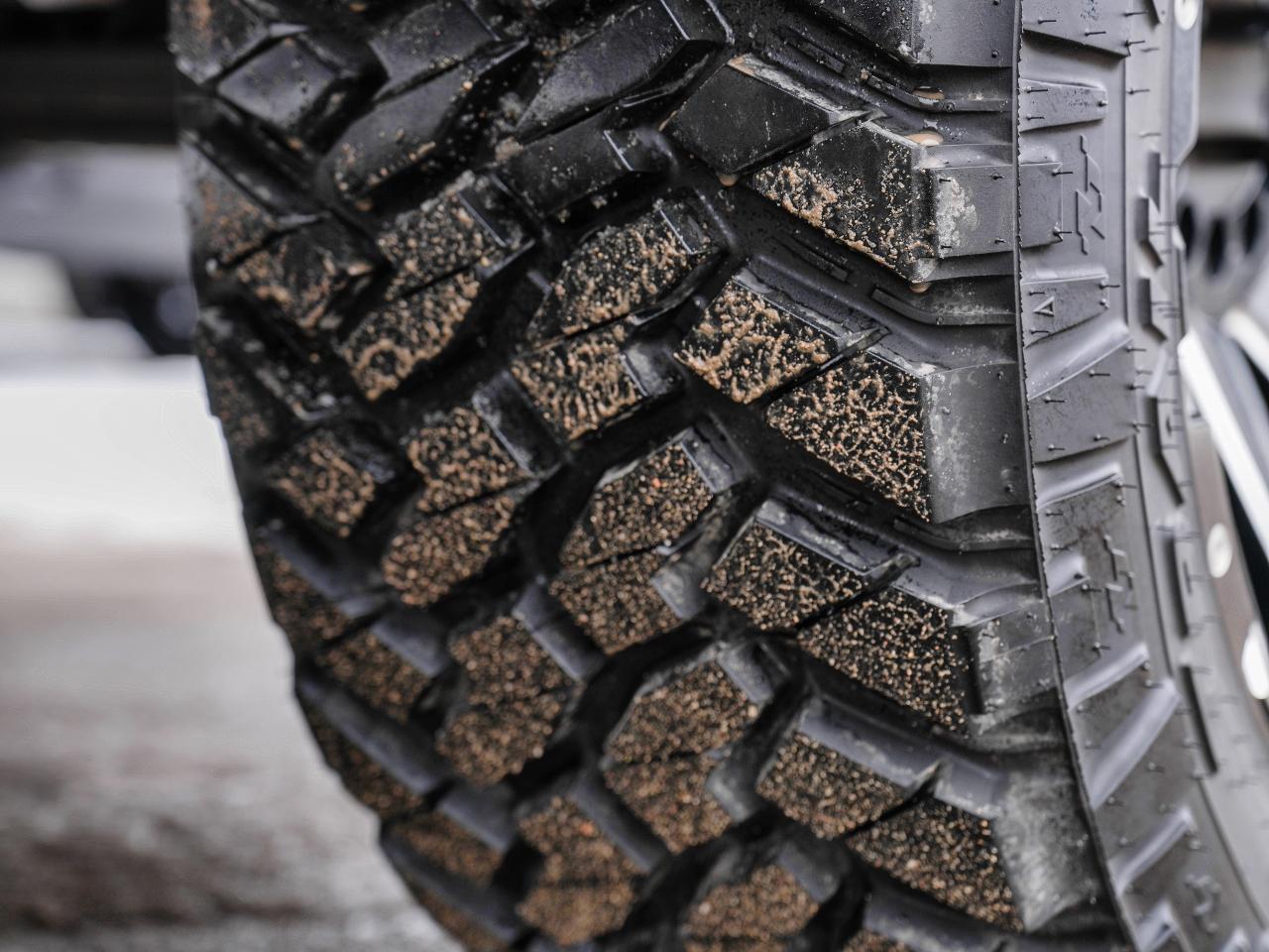 2019 Chevrolet Silverado 1500 CUSTOM | TRUCK CAP | LEVEL KIT/ SUPER CLEAN! Photo