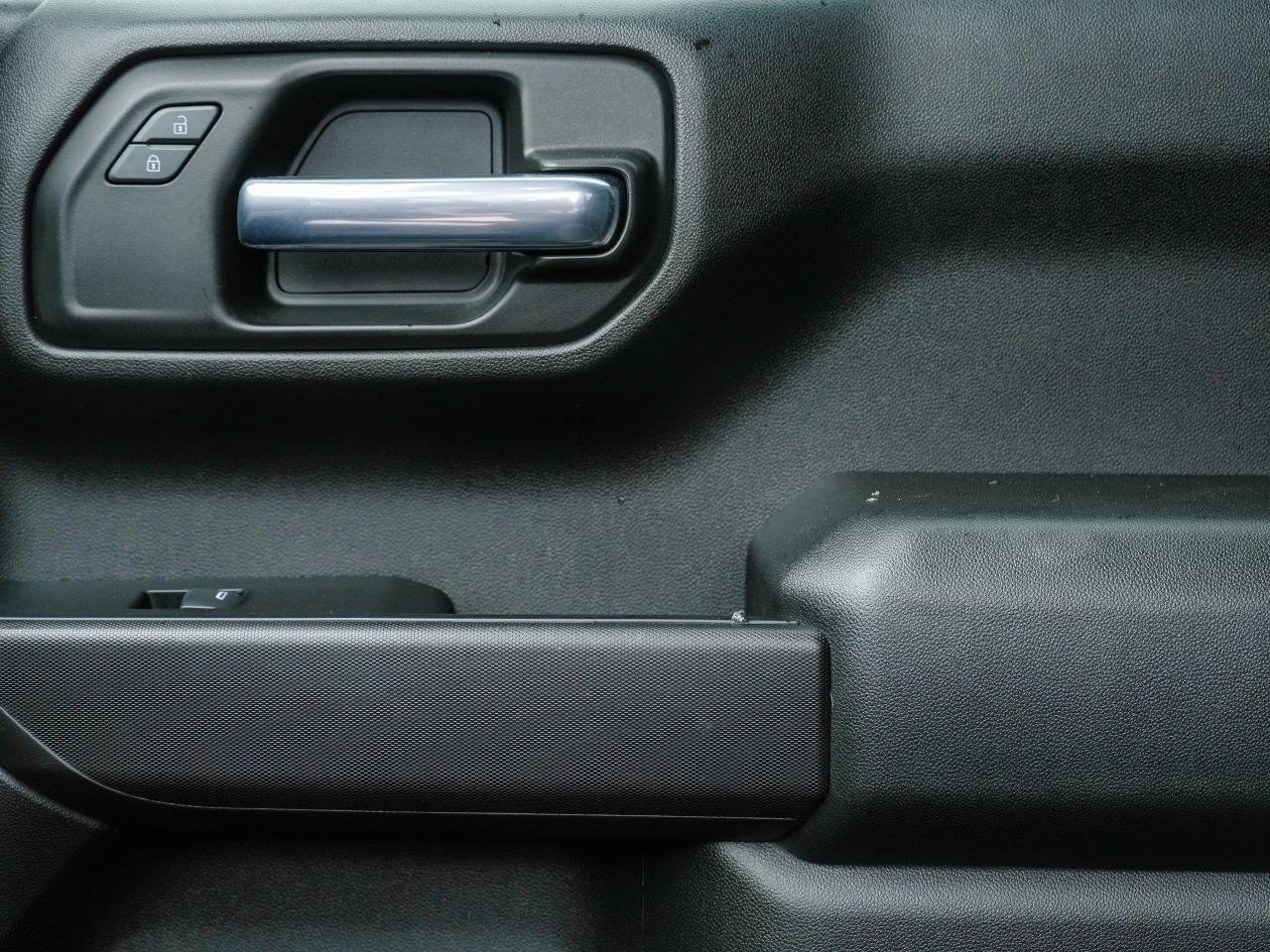 2019 Chevrolet Silverado 1500 CUSTOM | TRUCK CAP | LEVEL KIT/ SUPER CLEAN! Photo