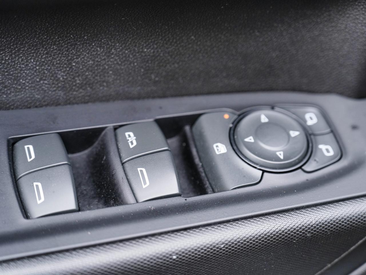 2019 Chevrolet Silverado 1500 CUSTOM | TRUCK CAP | LEVEL KIT/ SUPER CLEAN! Photo