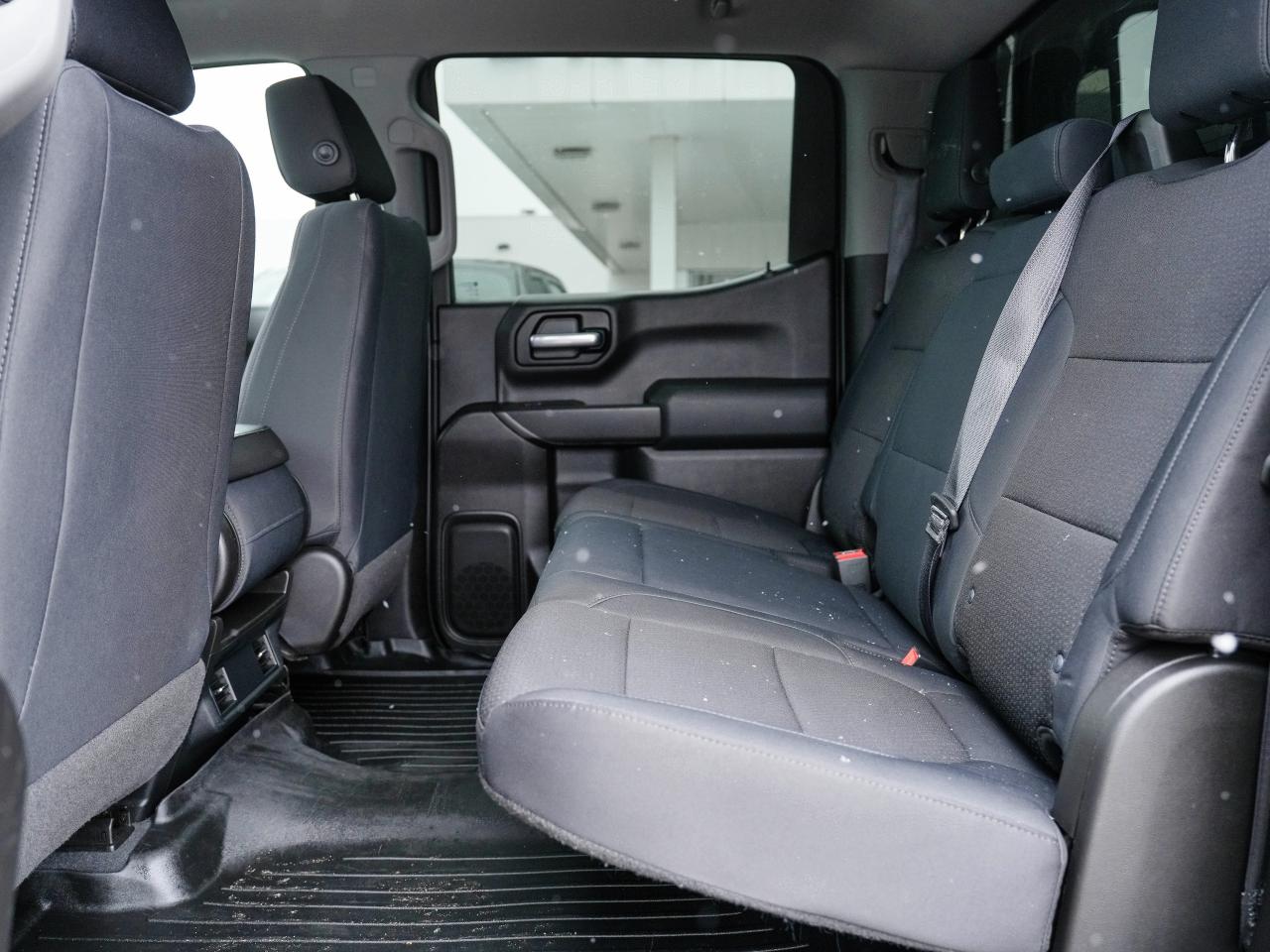 2019 Chevrolet Silverado 1500 CUSTOM | TRUCK CAP | LEVEL KIT/ SUPER CLEAN! Photo