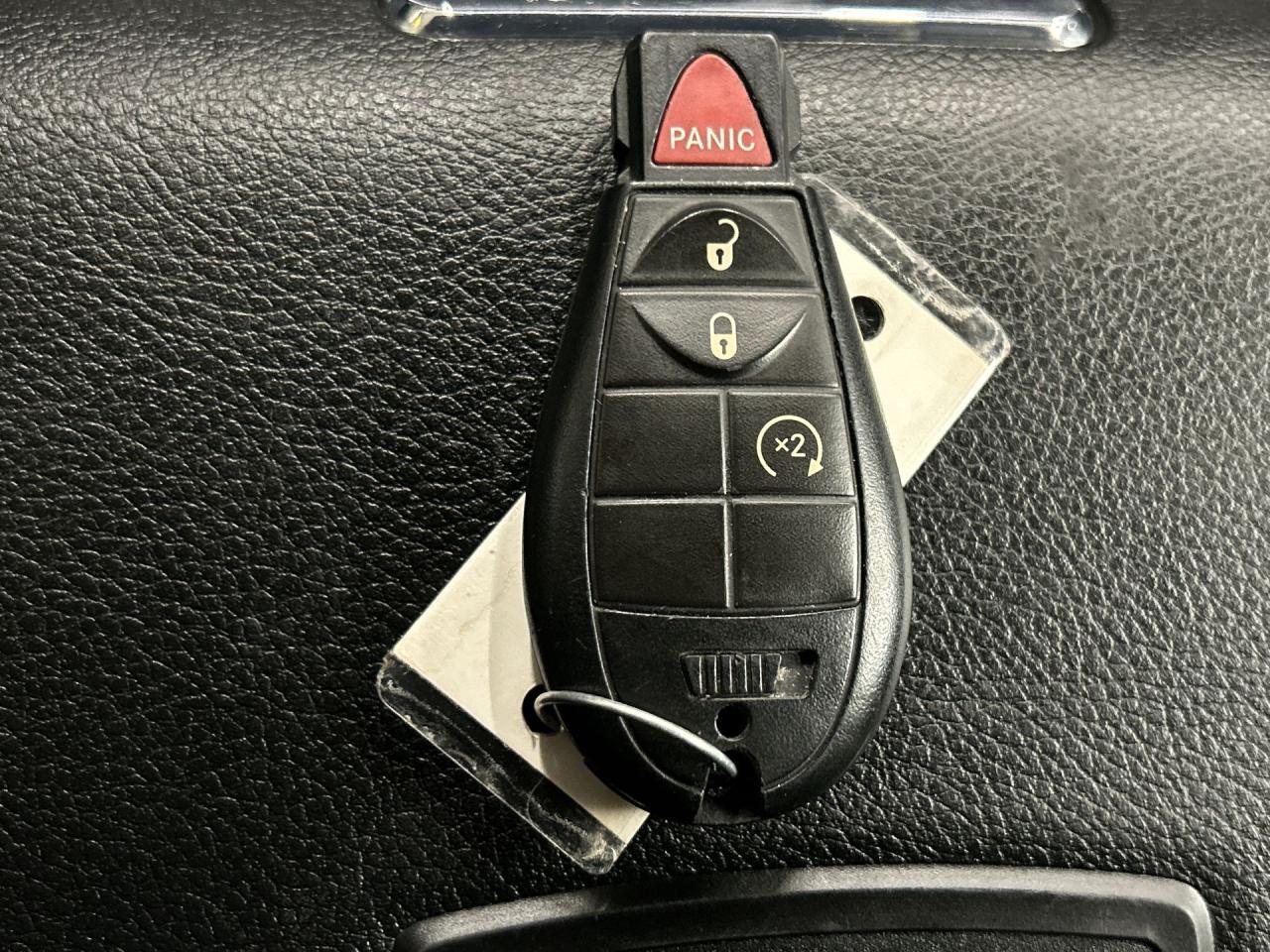 2021 RAM 1500 Classic WARLOCK 4X4 |5.7L V8 |CREW |CARPLAY | REMOTE START Photo