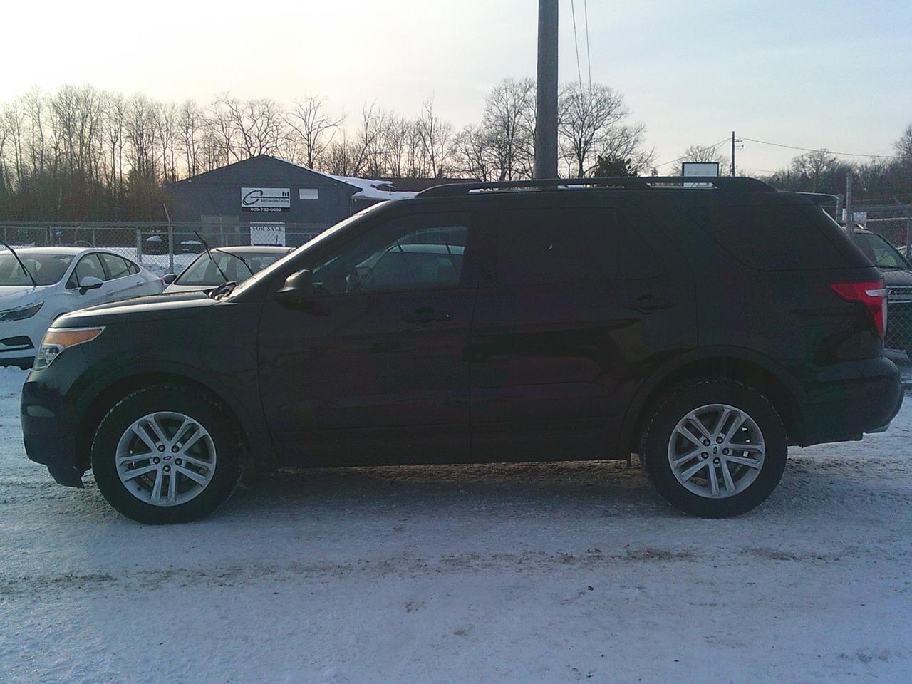 2015 Ford Explorer 4WD Base 7 PASS + TOW PKG Photo