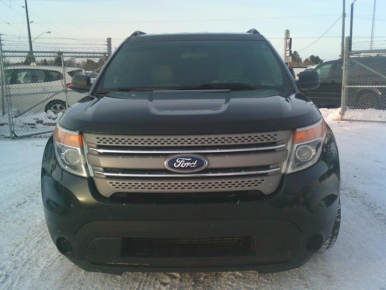 2015 Ford Explorer 4WD Base 7 PASS + TOW PKG Photo