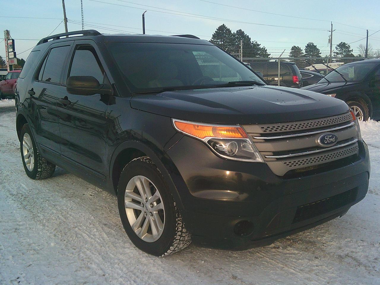 2015 Ford Explorer 4WD Base 7 PASS + TOW PKG Photo