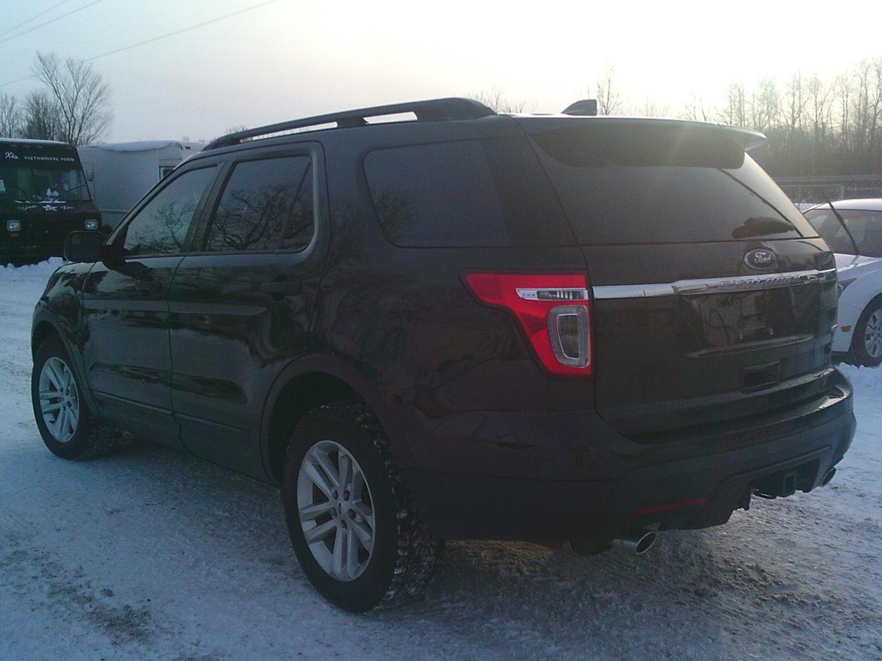 2015 Ford Explorer 4WD Base 7 PASS + TOW PKG Photo