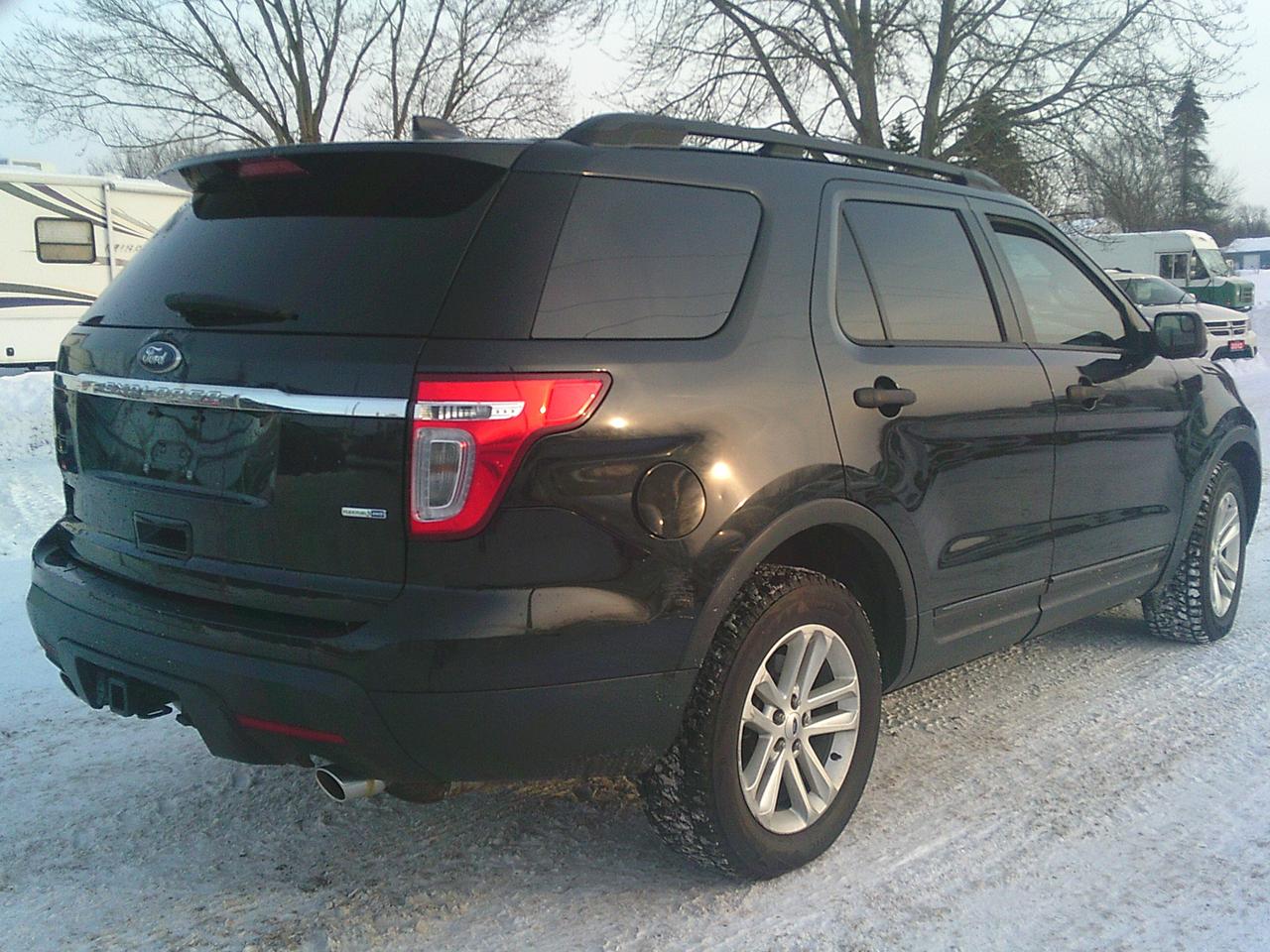 2015 Ford Explorer 4WD Base 7 PASS + TOW PKG Photo