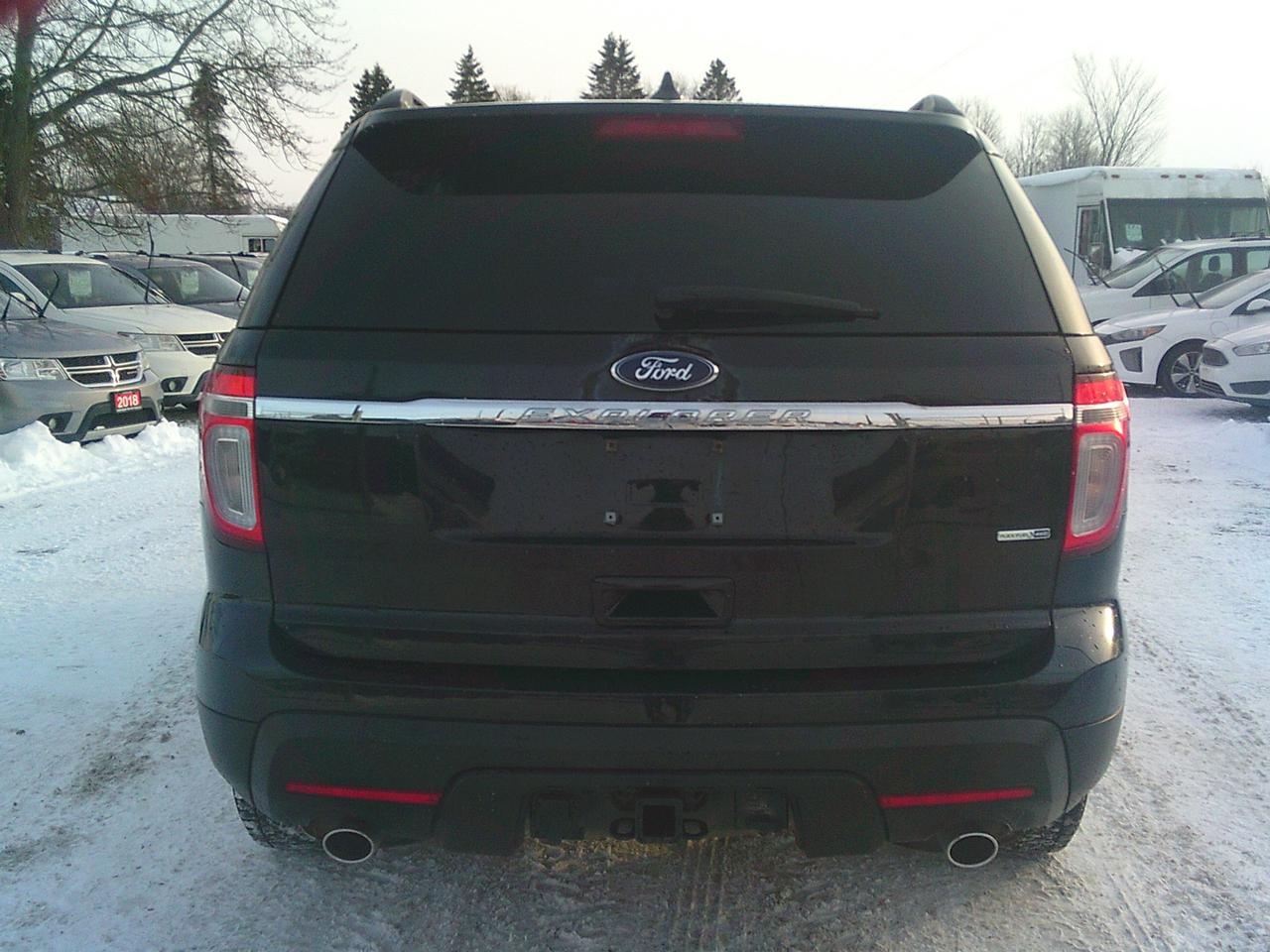 2015 Ford Explorer 4WD Base 7 PASS + TOW PKG Photo