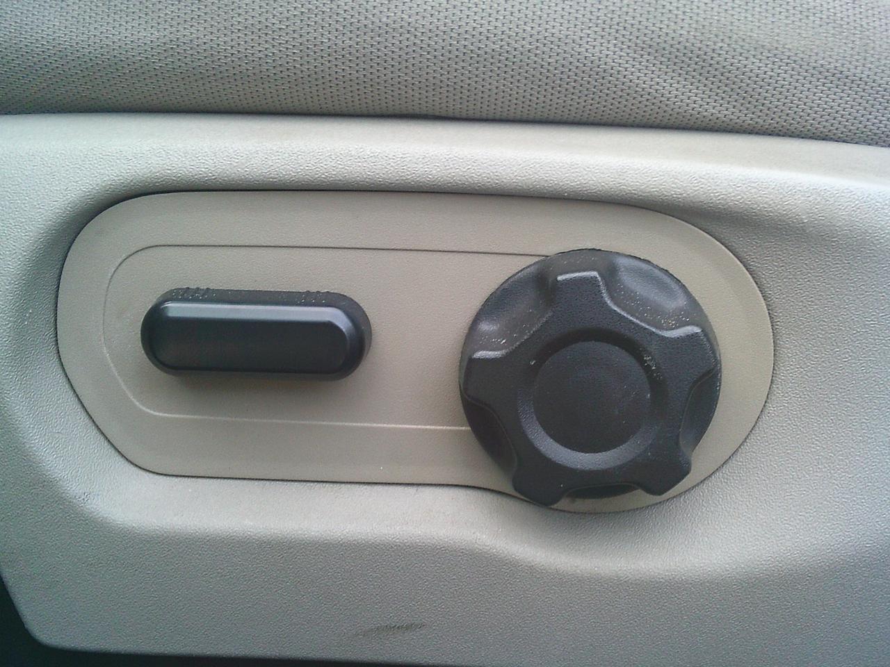 2015 Ford Explorer 4WD Base 7 PASS + TOW PKG Photo