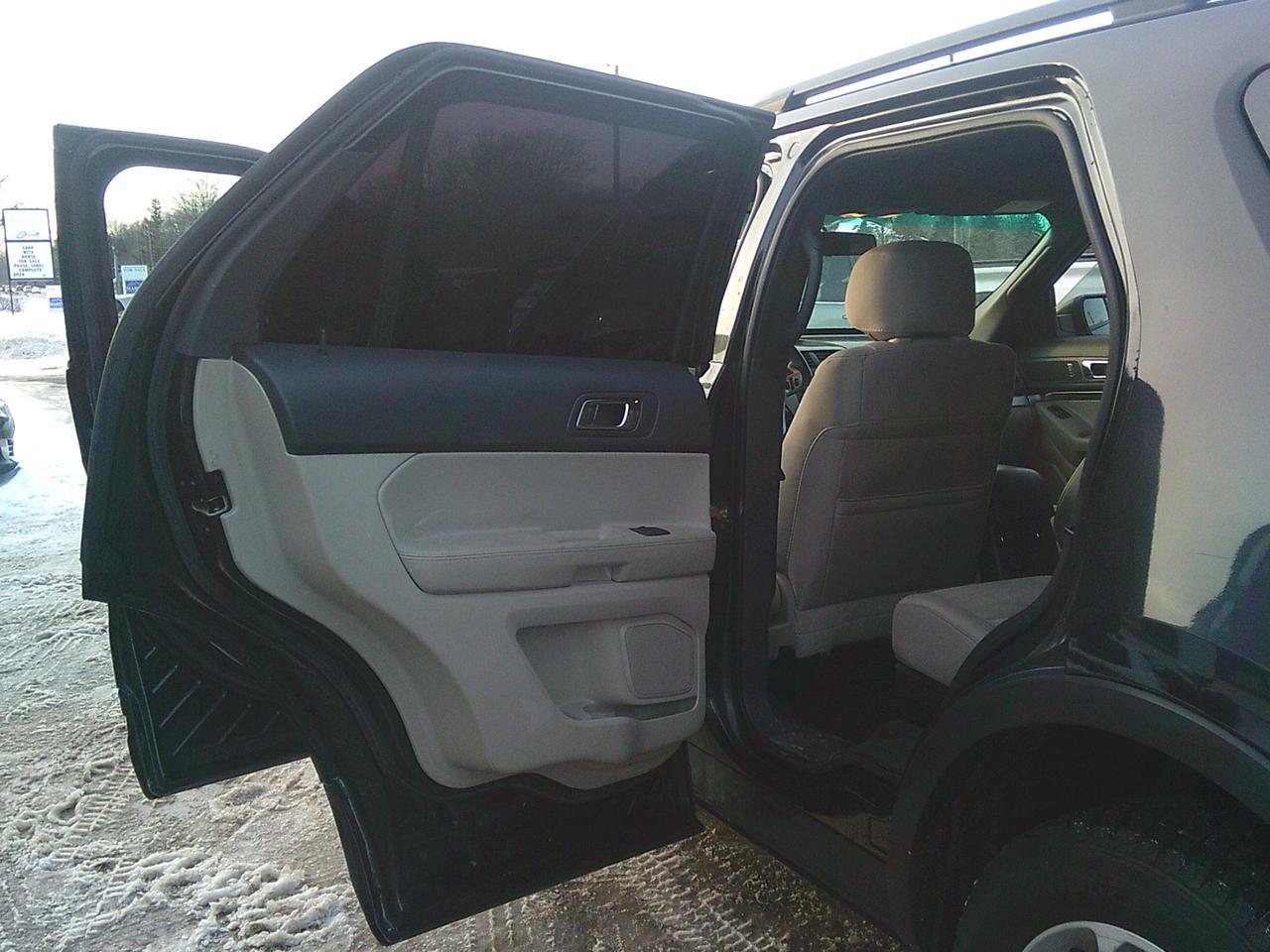 2015 Ford Explorer 4WD Base 7 PASS + TOW PKG Photo