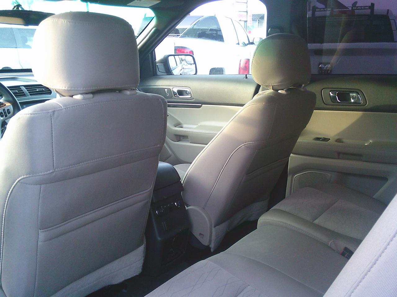 2015 Ford Explorer 4WD Base 7 PASS + TOW PKG Photo