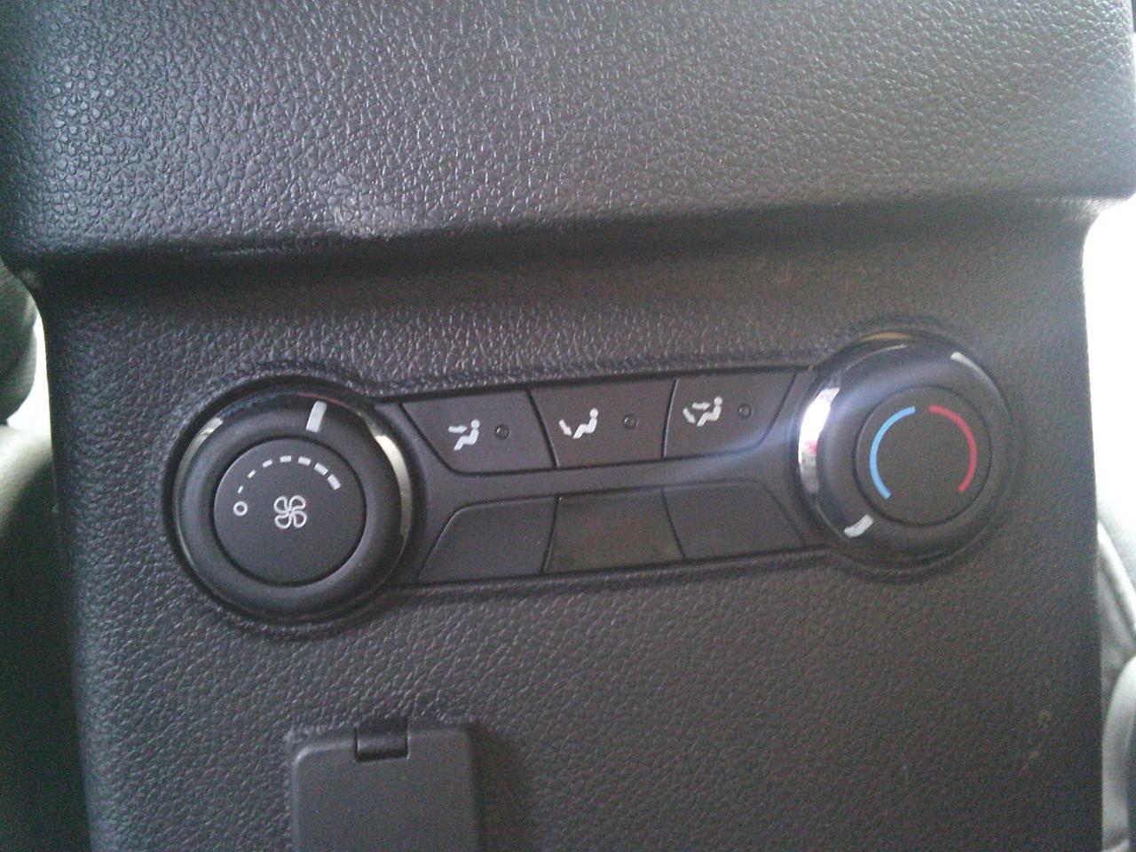 2015 Ford Explorer 4WD Base 7 PASS + TOW PKG Photo