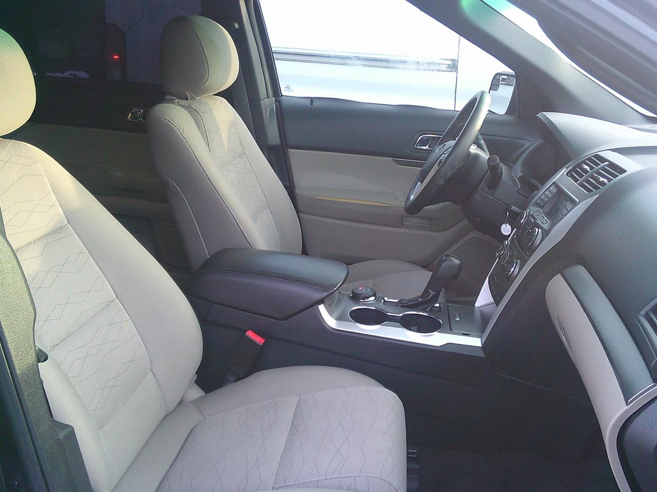 2015 Ford Explorer 4WD Base 7 PASS + TOW PKG Photo