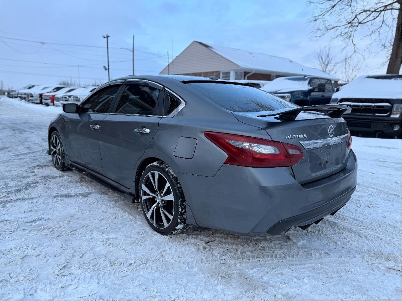 2018 Nissan Altima 2.5 SV | Clean CARFAX | Very Well Maintained. Photo