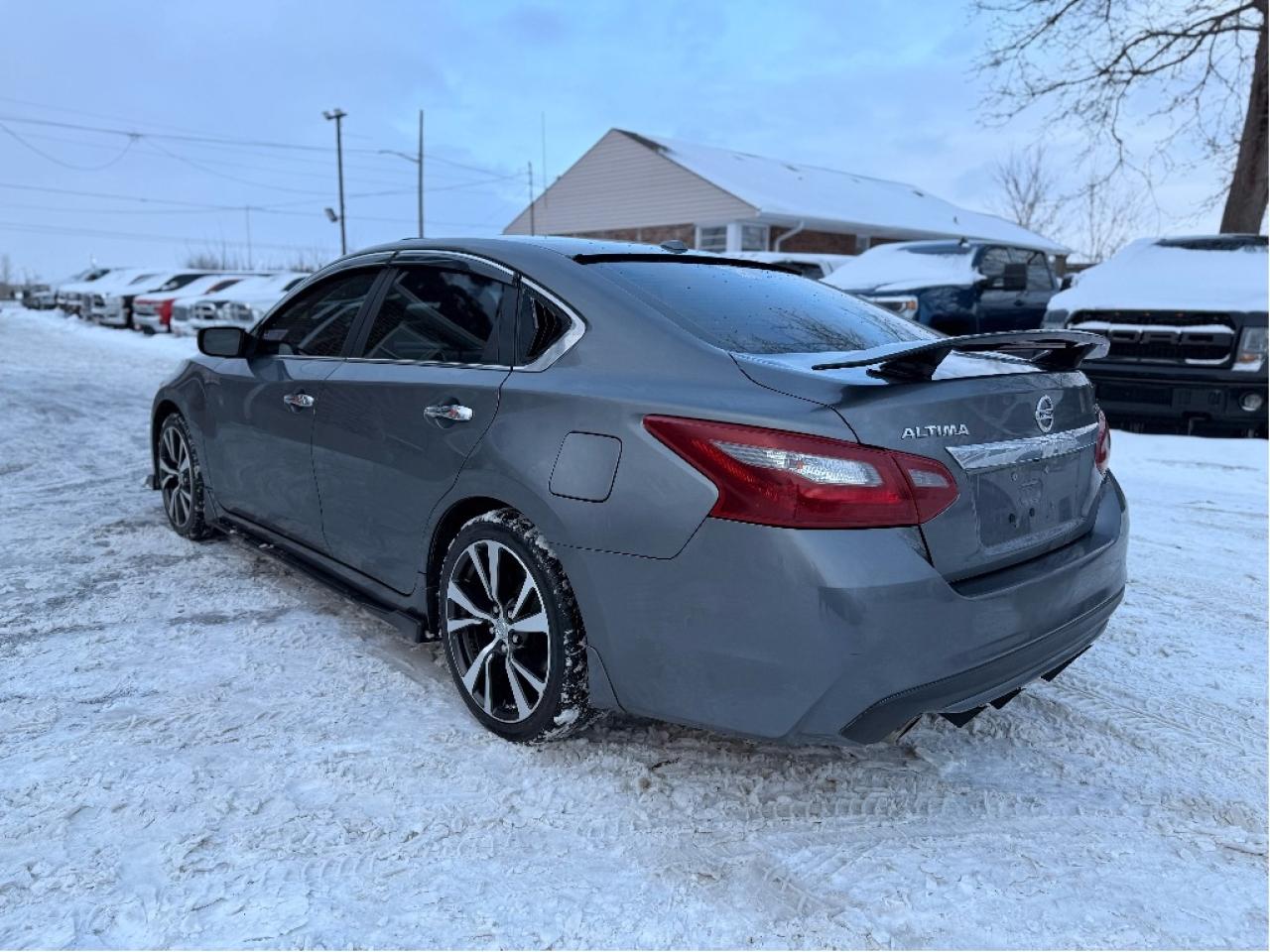 2018 Nissan Altima 2.5 SV | Clean CARFAX | Very Well Maintained. Photo4