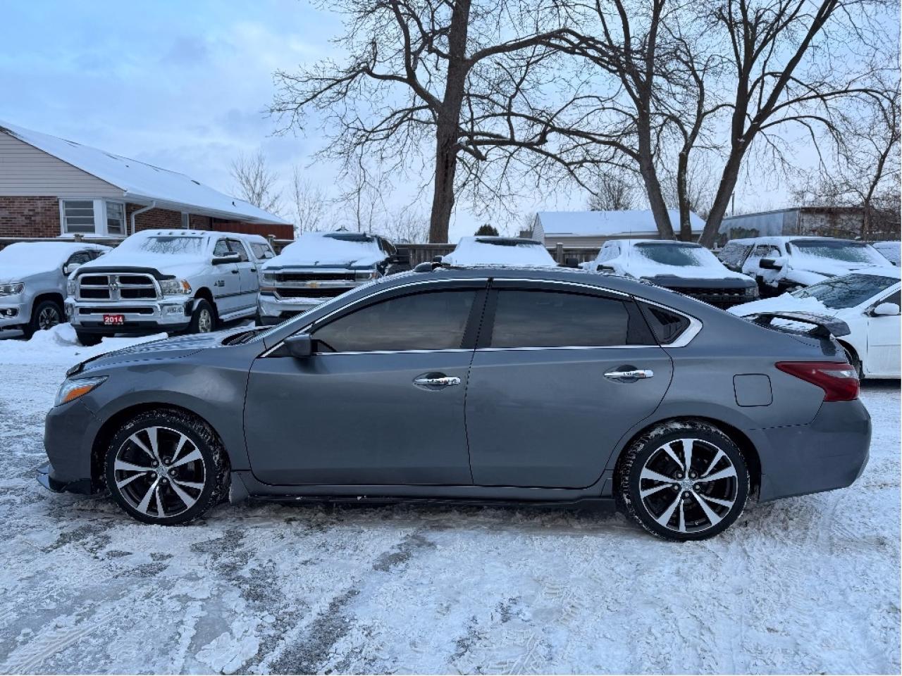2018 Nissan Altima 2.5 SV | Clean CARFAX | Very Well Maintained. Photo