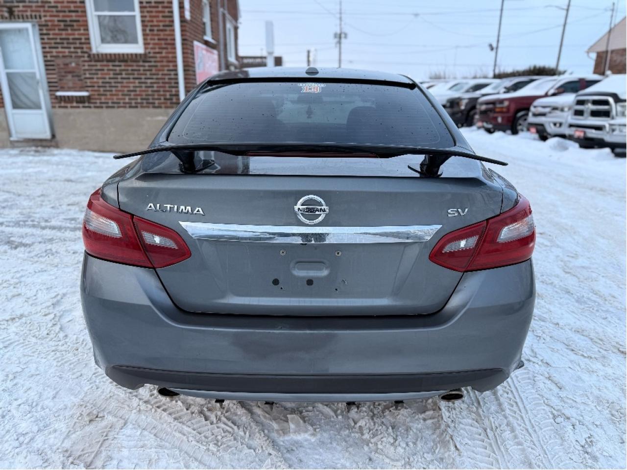 2018 Nissan Altima 2.5 SV | Clean CARFAX | Very Well Maintained. Photo