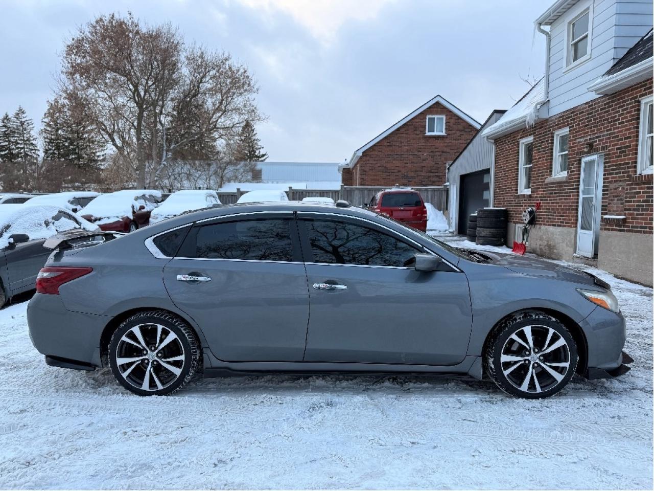 2018 Nissan Altima 2.5 SV | Clean CARFAX | Very Well Maintained. Photo