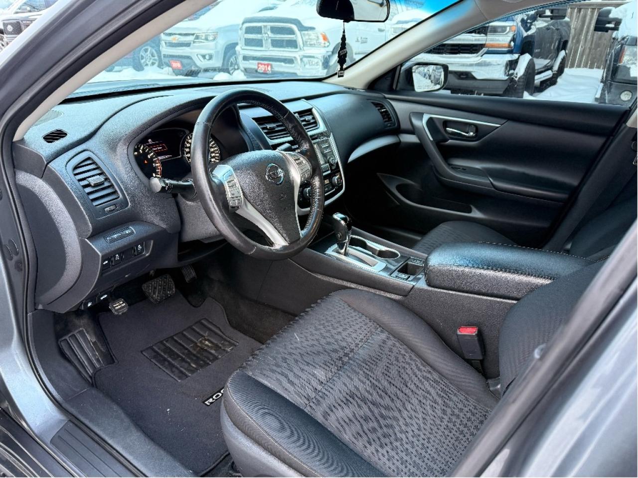 2018 Nissan Altima 2.5 SV | Clean CARFAX | Very Well Maintained. Photo