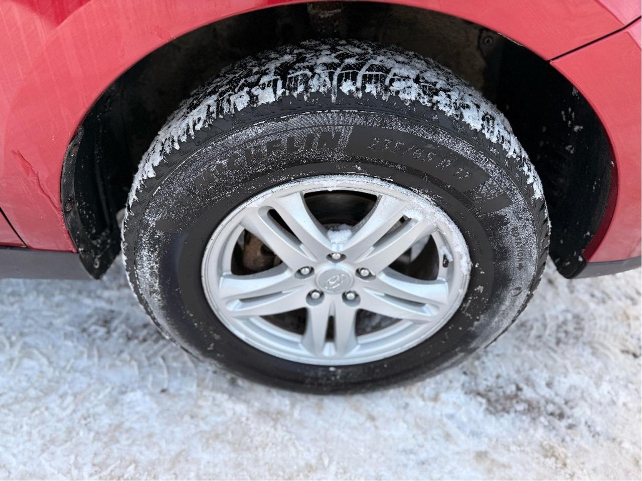 2010 Hyundai Santa Fe GL Photo