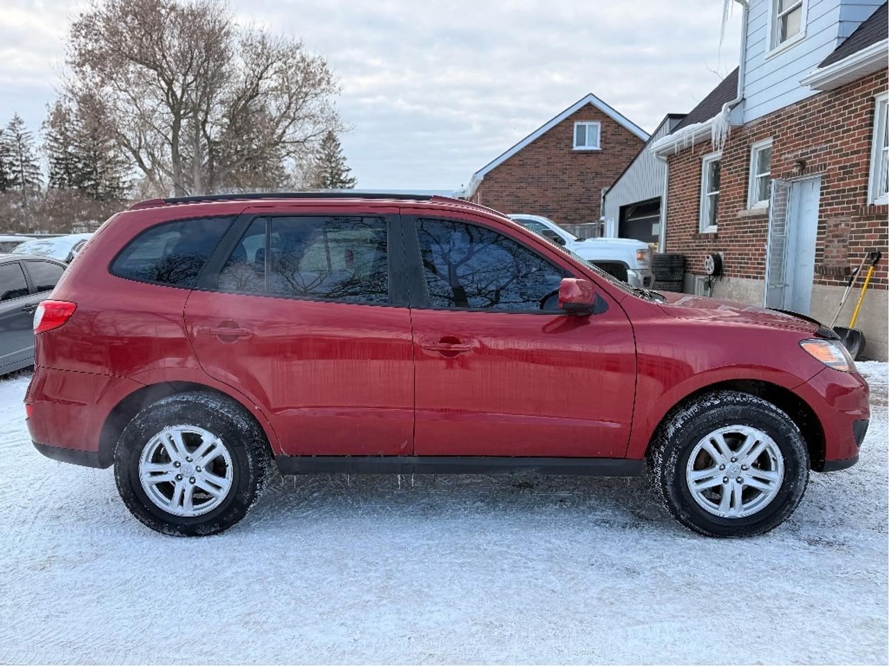 2010 Hyundai Santa Fe GL Photo