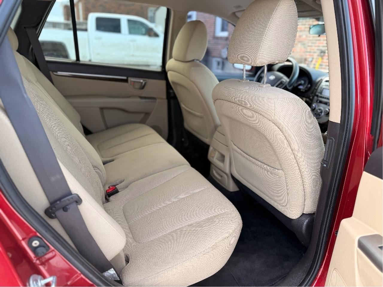 2010 Hyundai Santa Fe GL Photo