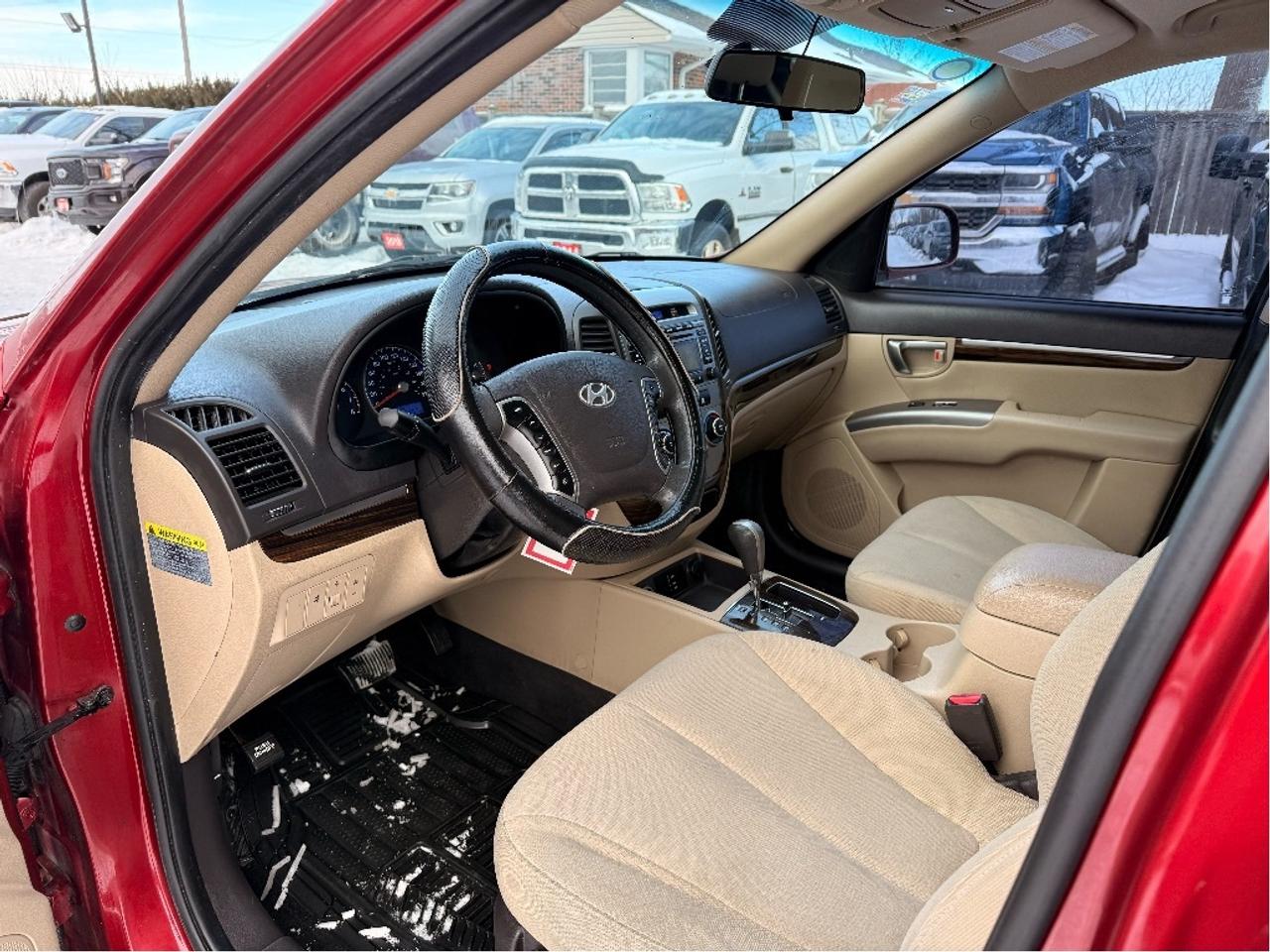 2010 Hyundai Santa Fe GL Photo