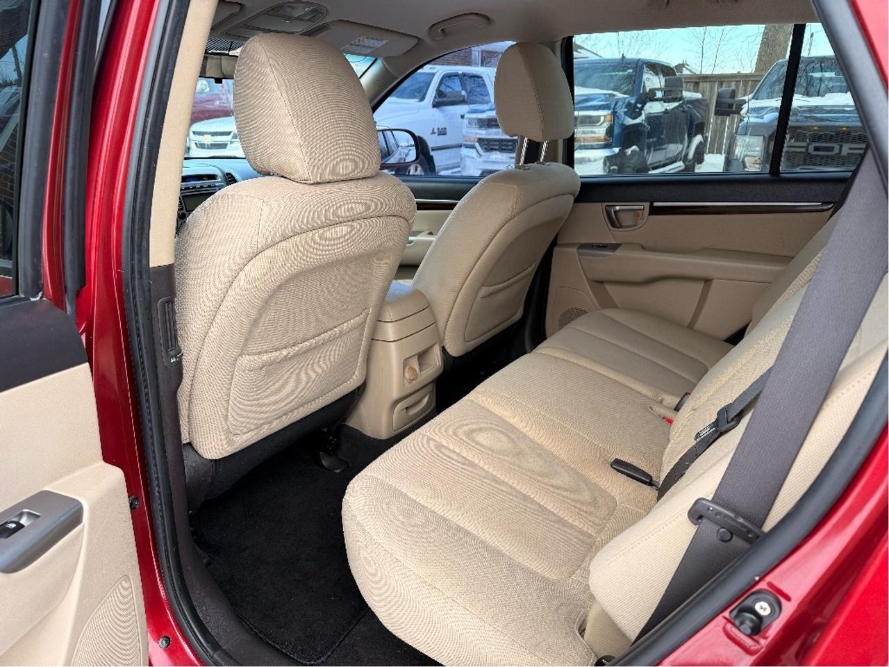 2010 Hyundai Santa Fe GL Photo