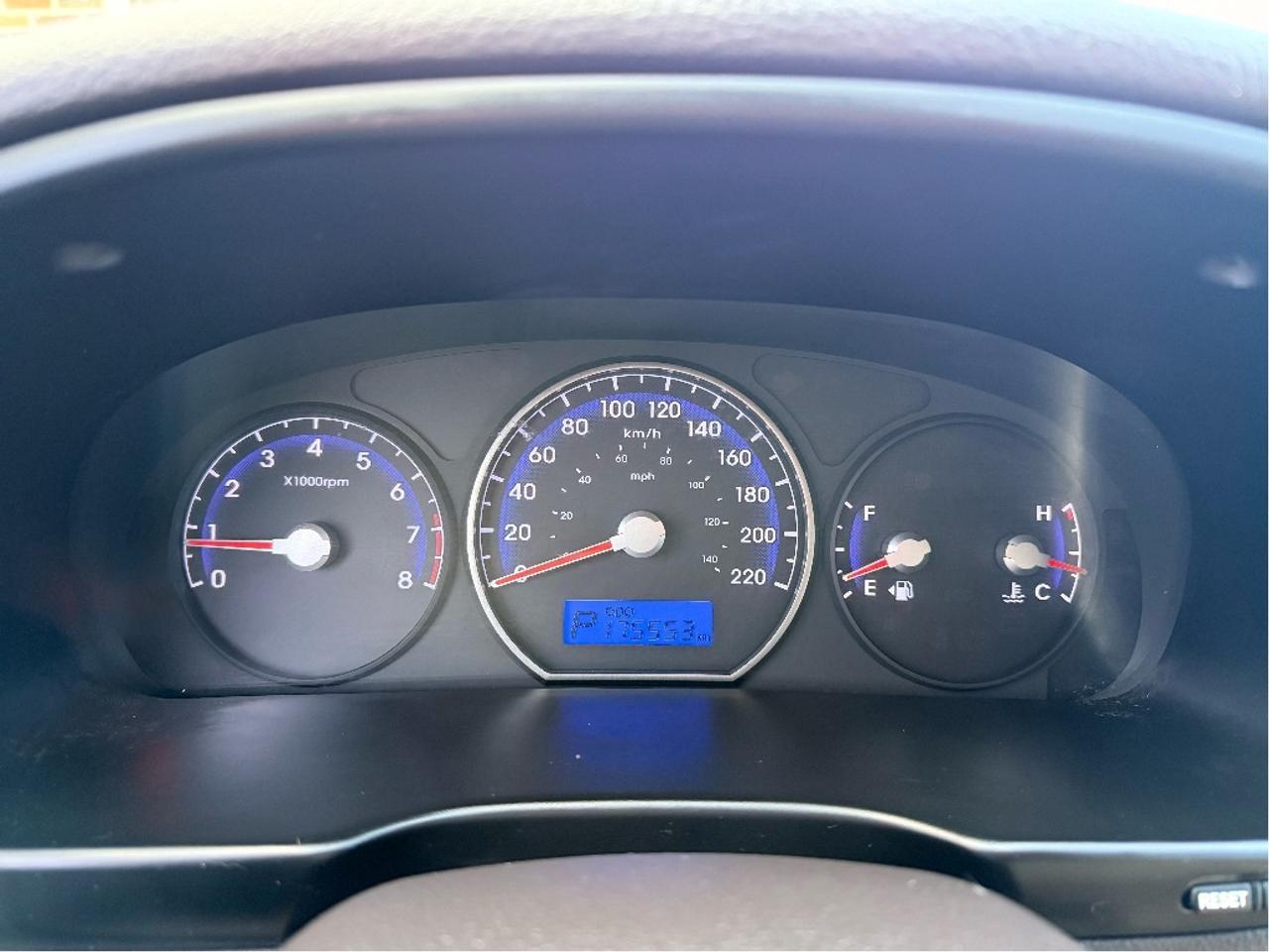 2010 Hyundai Santa Fe GL Photo