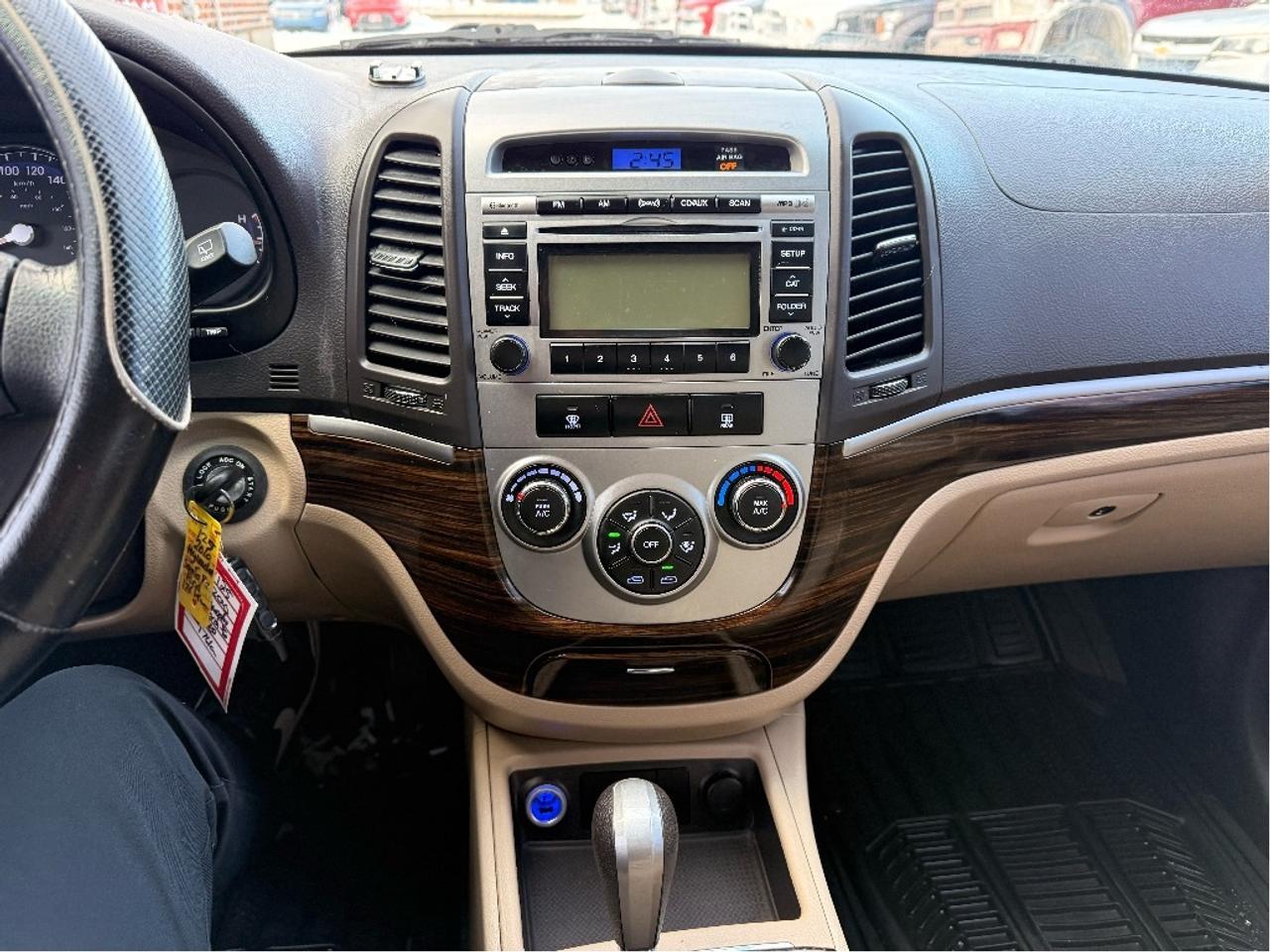 2010 Hyundai Santa Fe GL Photo