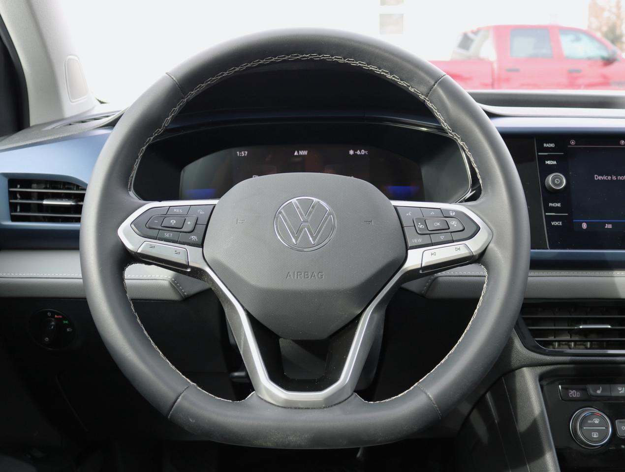 2024 Volkswagen Taos Comfortline FWD | PANORAMIC SUNROOF | REMOTE START Photo