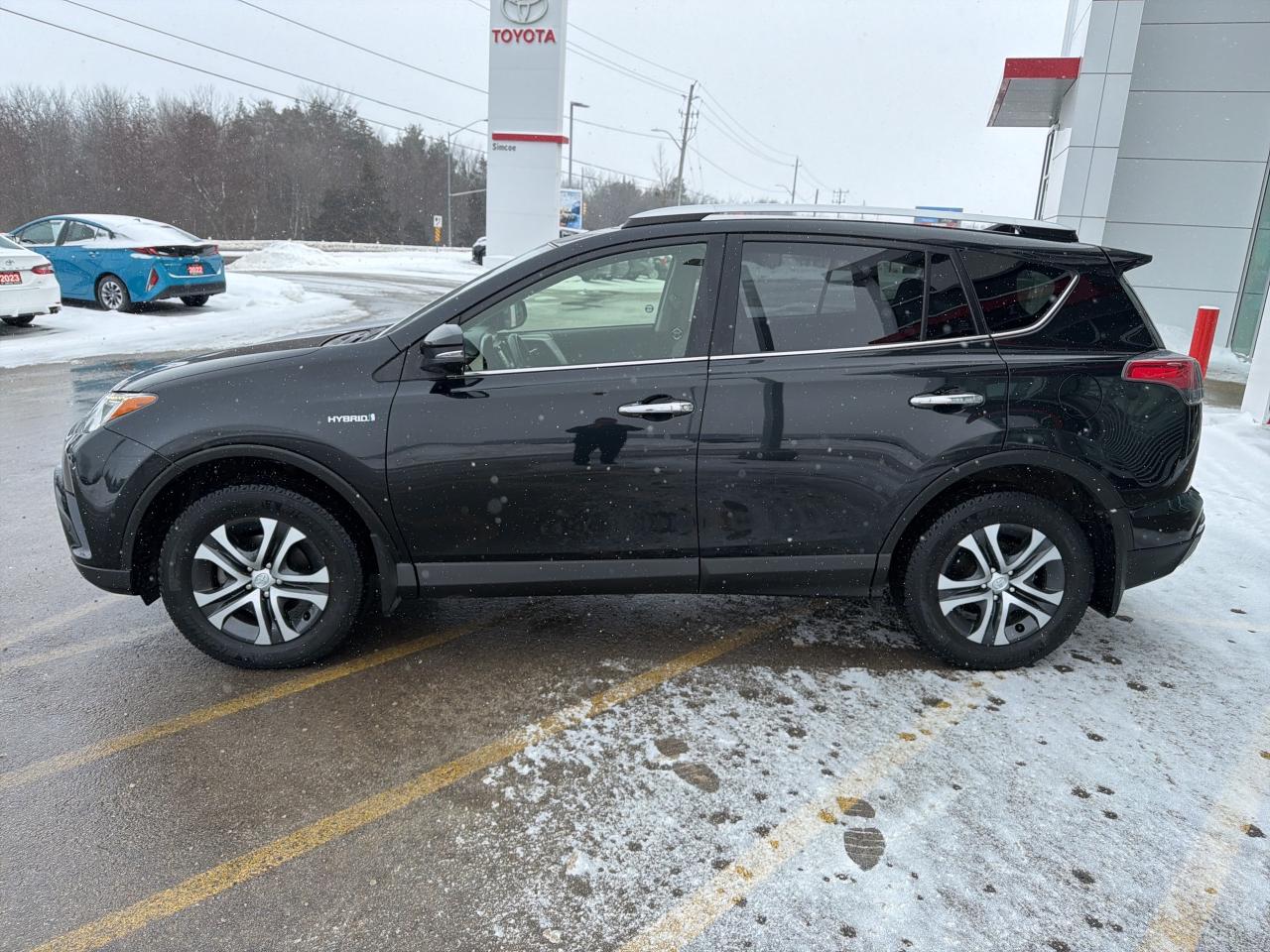 2016 Toyota RAV4 Hybrid Limited Photo